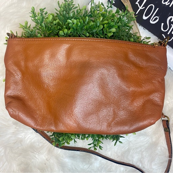 ♥️SOLD♥️Elliott Lucca Brown Leather Crossbody - Picture 5 of 9